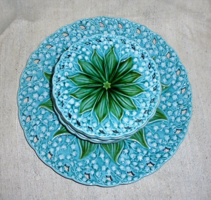 Villeroy & Boch - 10 majolica plates, decoration of lilies of the valley