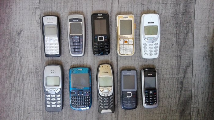 Lot of 10 vintage Nokia mobile phones - including iconic models like 3210, 3310, 6310 and C1-01