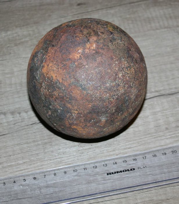 Iron cannonball - 11.5 cm diameter