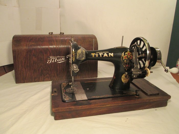 Hand cranked manual sewing machine Winselmann TITAN,