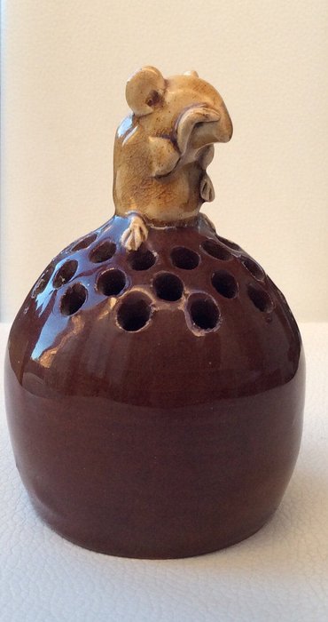 David Cleverly Devon - Studio Pottery Mouse Vase