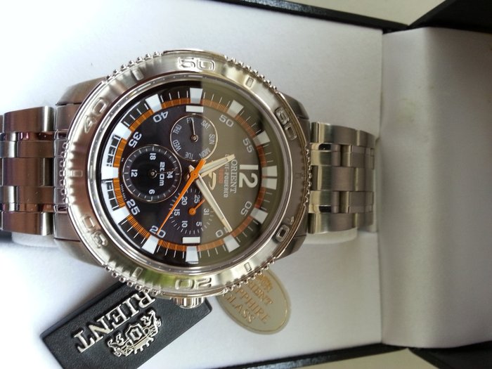 Reloj de pulsera Orient, modelo CVF04001B para hombre. Alimentado por luz 4000.