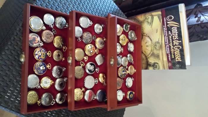 Collection  Hachette de 46 différentes montres à gousset de poche dans 1 coffret de luxe