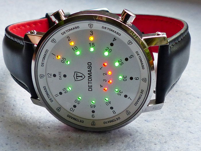 Detomaso Spacy Timeline -- men's wristwatch -- vintage 2017