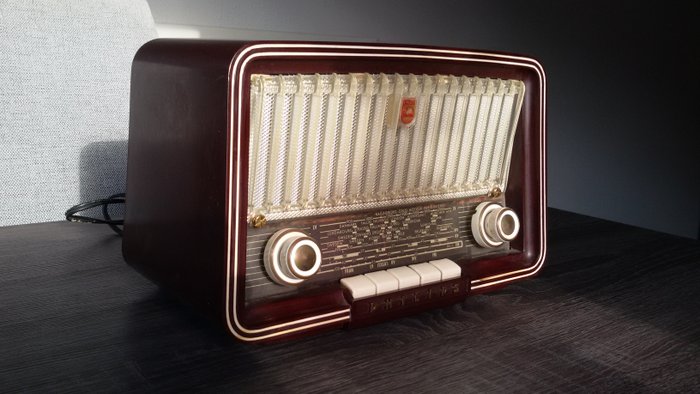 Philips tube radio type BX-253U. Year of manufacturing 1955/1956