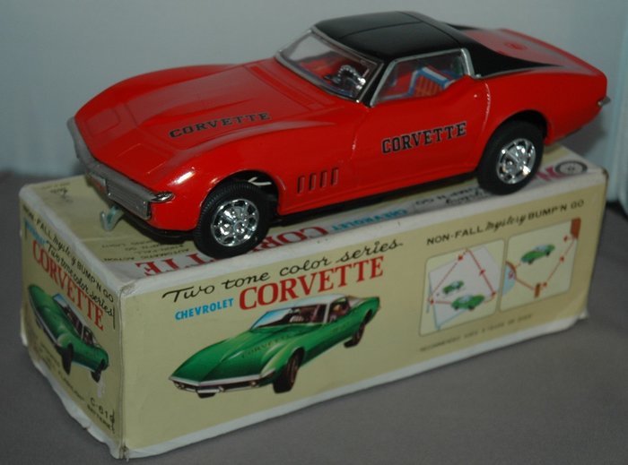 Taiyo Japan - Length 27.5 cm - Tin Chevrolet Corvette in box with battery engine, 1970s
