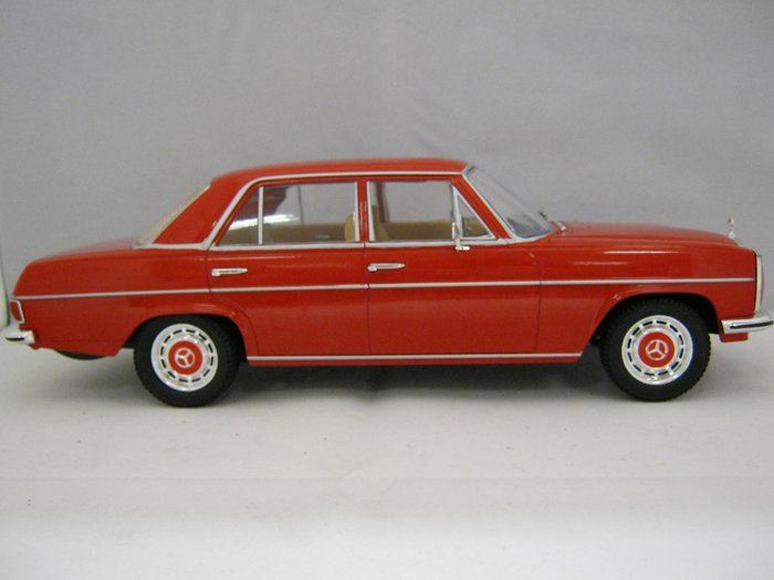 MCG - 1:18 - Mercedes 220/8 (W115), rot - Year 1973