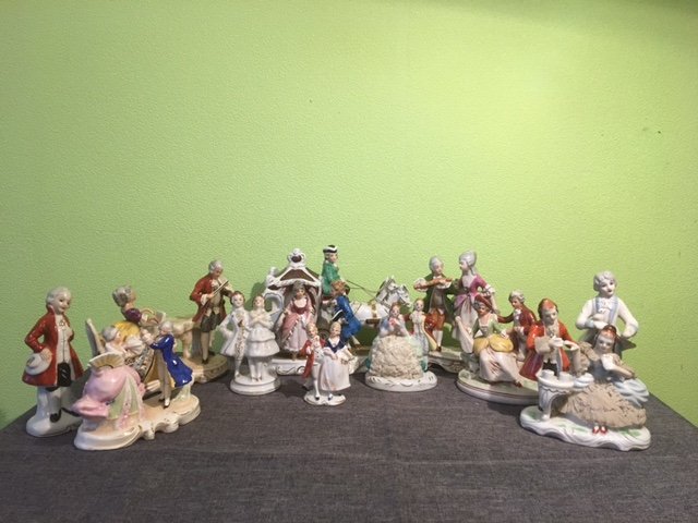 10 Old German porcelain figurines and horse-drawn carriage