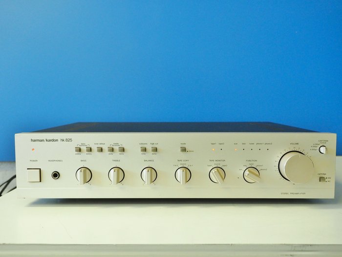 Harman Kardon HK 825 preamplifier - from the elite class with 2 adjustable Phono inputs