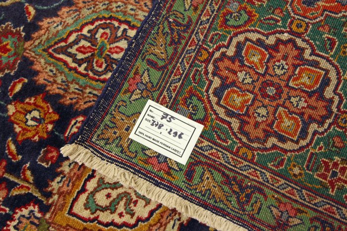 Signatures persian rug What Makes