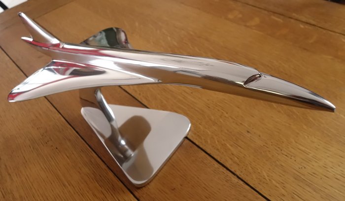 Concorde. beautiful solid model in polished metal, length 45 cm