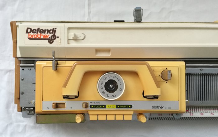 Brother KH 830 - portable knitting machine