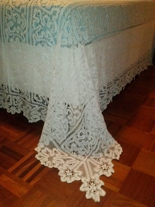 Bobbin lace double blanket, first half of the last century