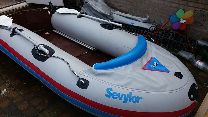 Leugen vloeistof Dubbelzinnigheid Rubberboot Sevylor T68 met Yamaha 2pk motor - bouwjaar - Catawiki
