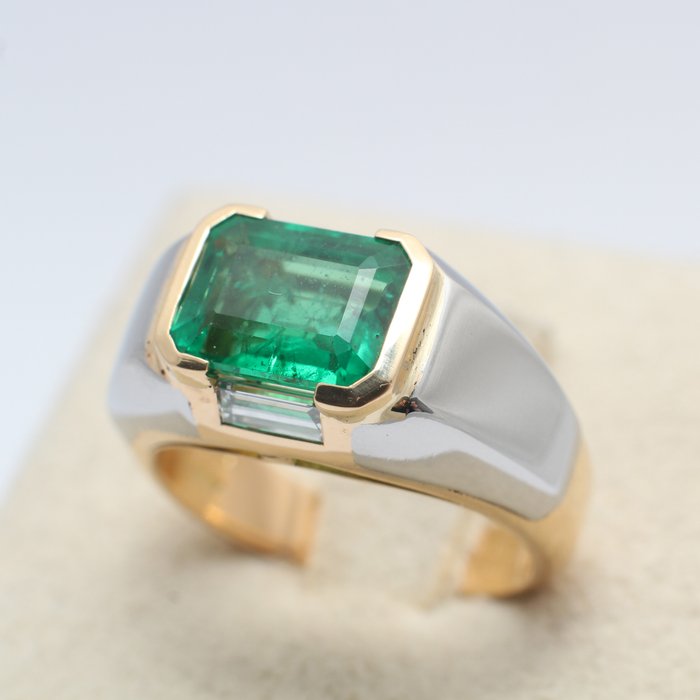 bulgari emerald and diamond ring