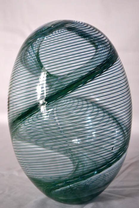 Lino Tagliapietra - Egg-shaped vase with internal spiral