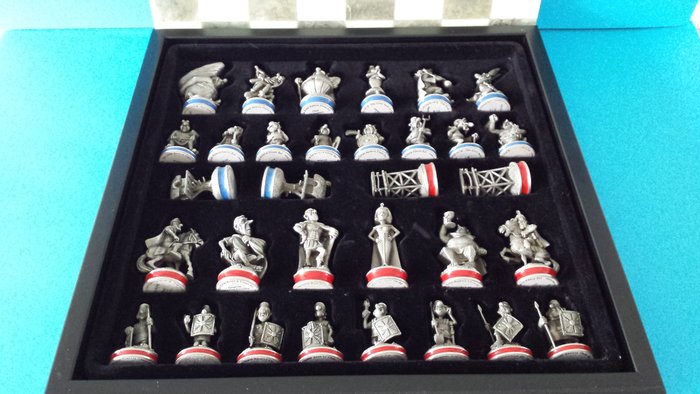 Asterix - Mayfair Collection - Chess set with marble chessboard and tin figures