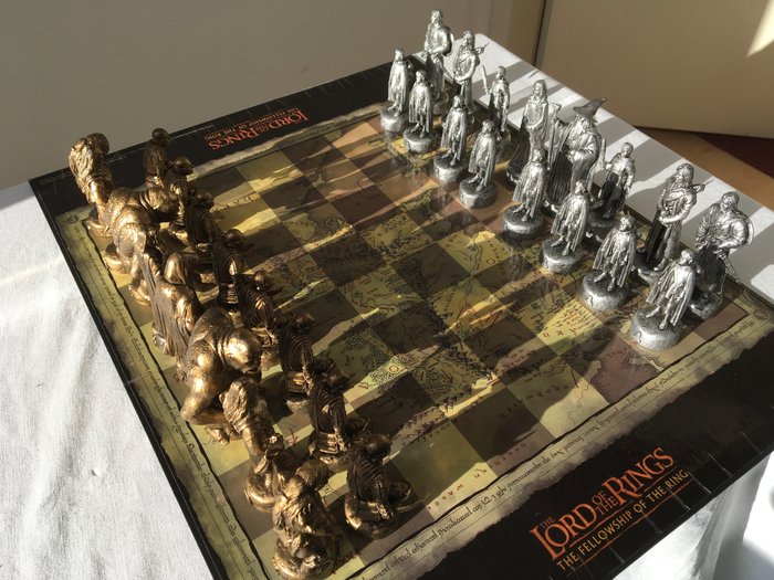 The Lord of the Rings chess set. The Fellowship of the Ring. New Line Cinema.