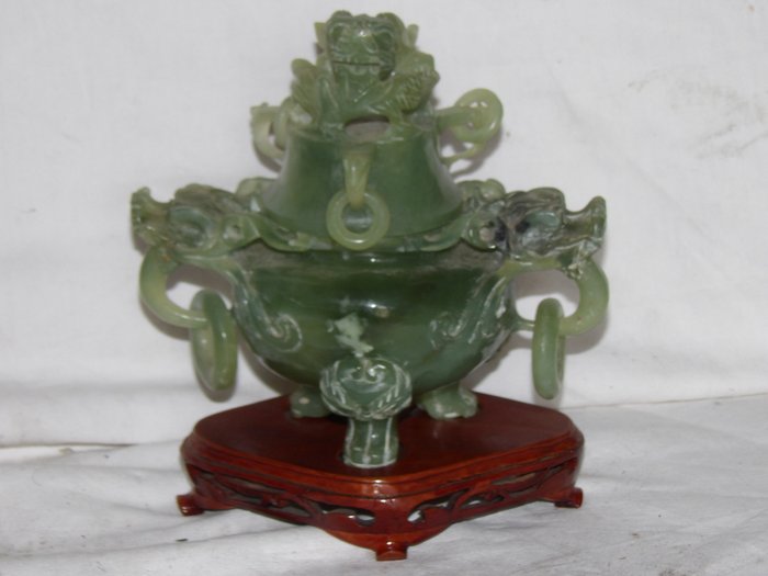 Jade incense burner - China - Early 20th