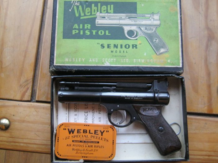 Immaclulate! Webley & Scott "Senior" air pistol .22 in original box with original Webley pellet tin