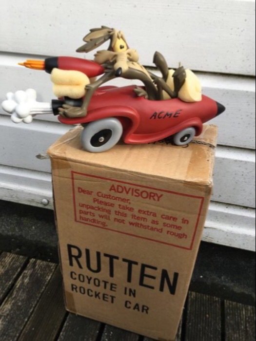 Warner Bros Looney Tunes Wile E.Coyote in Rocket Car Statue