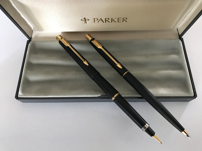 Parker 180 Classic Matt Black fountain pen and mechanical pencil. New.