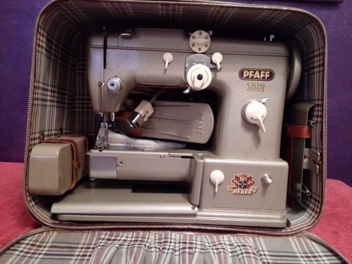 Macchina da cucire Pfaff 332 Automatic  anno 1957