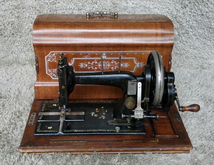 Hengstenberg - antique sewing machine - Germany - 1890