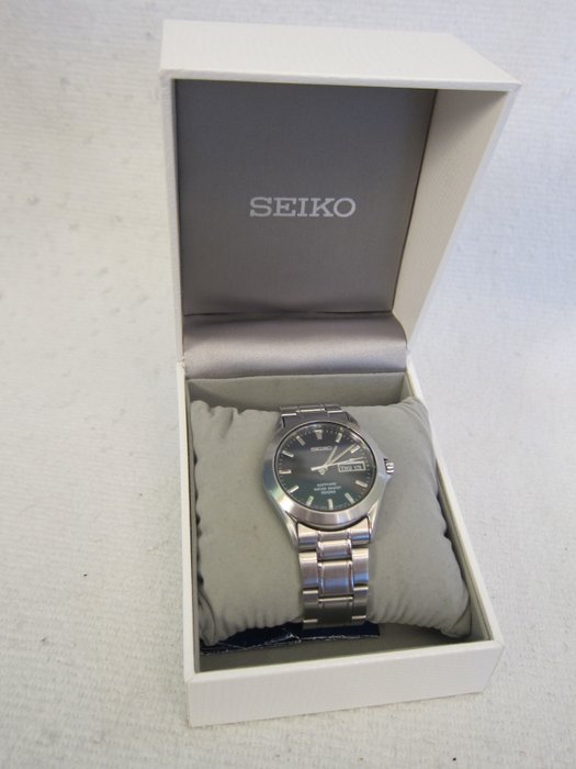 Seiko Sapphire, V743-8B50 – men's wristwatch – period 2006/2008