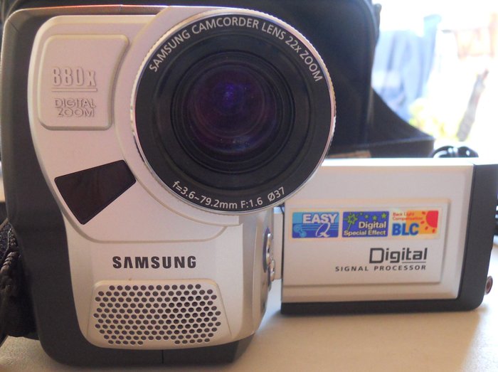 Samsung Video Camera 8mm CamCorder 880x Digital Zoom