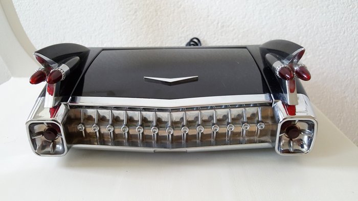 Cadillac Coupe de Ville - Marksman Vintage alarm clock radio - 30 x 20 x 13.5 cm