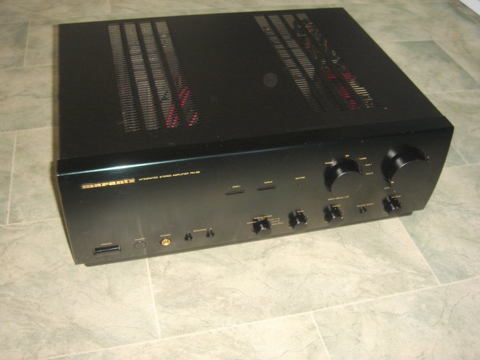 Marantz PM68 amplifier.