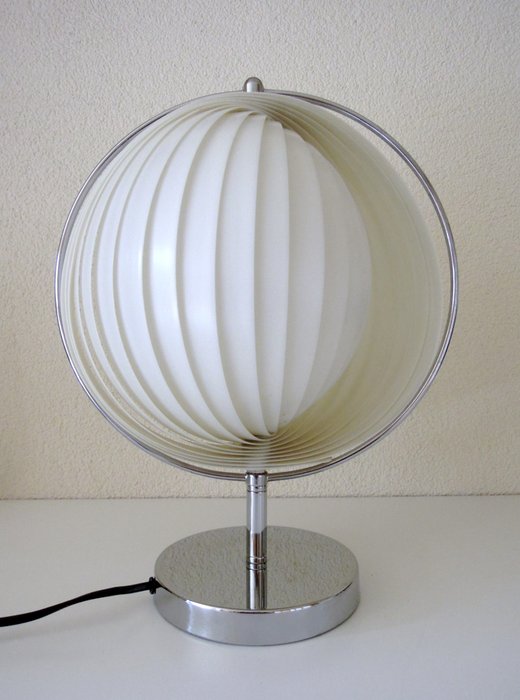 Kare Design –  "moon" lamp