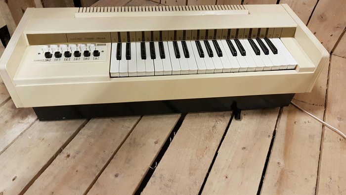Retro vintage Magnus 468 electric air organ