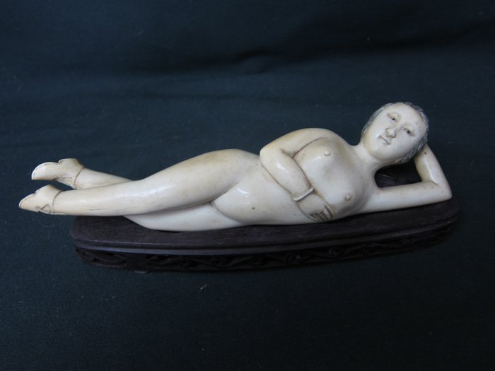 Antique ivory doctor's lady - China - approx. 1900