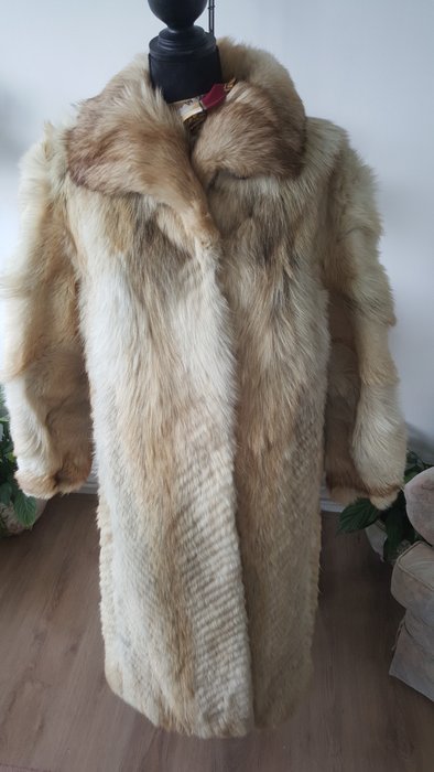Exclusive Gaewolf long fire gold fox fur coat
