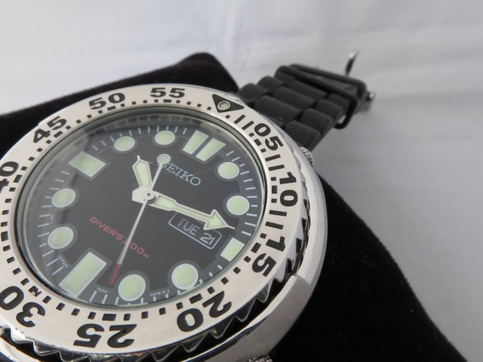 Seiko ( 7N36 – 0FA0 ) Diver's 200m ( "SAWTOOTH" ) – Men's watch 21st century
