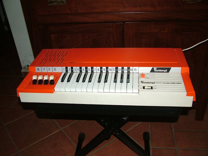 Bontempi 104 electric organ keyboard
