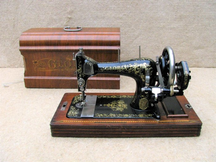 Gloria sewing machine, early 20th century