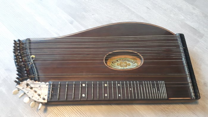 Johann Hornsteiner, Passau, antique zither with all necessary accessories (including original sheet music for the zither), early 1900