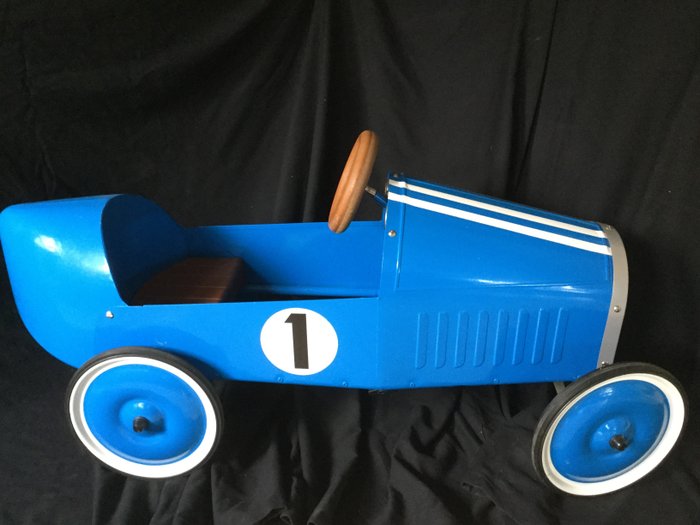 Bugatti pedal car - based on model Eureka France - 115 x 40 cm