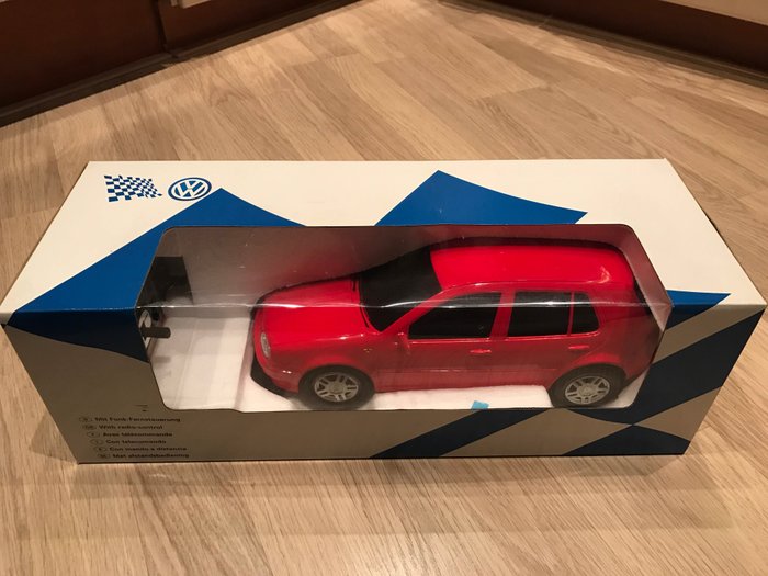 Very rare Golf 4 1:12 model with remote control by Dickie Spielzeug in original Volkswagen box