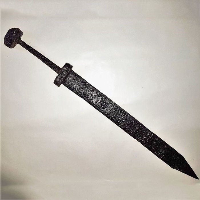Roman Germanic sword Gladius/ Spatha of an auxiliary legionnaire made of iron - 580mm