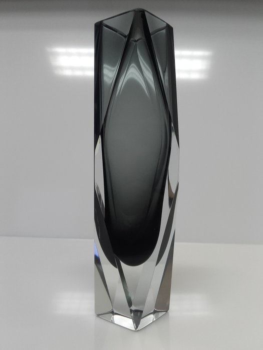 Murano - Sommerso glass faceted vase