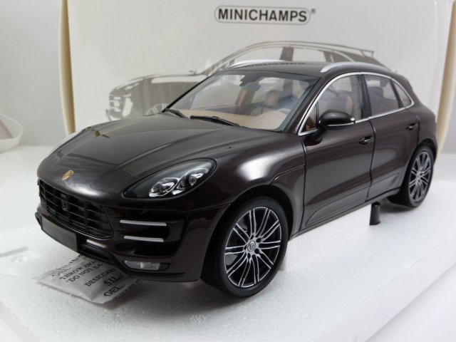 Minichamps - Scale 1/18 - Porsche Macan Turbo - Brown Metallic