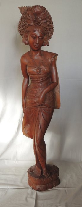 Large wood carving - standing woman  - Bali - Indonesia