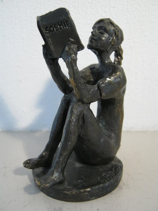 Corry Ammerlaan van Niekerk - signed sculpture - Reading Girl with book about Sophie