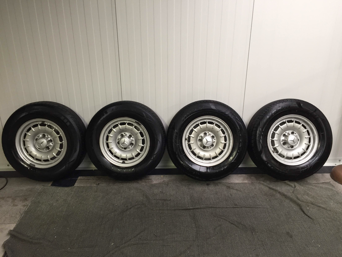 Mercedes-Benz - Barock crown wheels - 6.5 x 14 inch - with tyres type 205/70 R14 - (1981)
