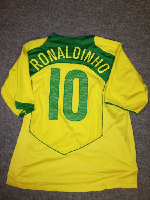 Authentic Brazil home shirt 2004/2005 - Ronaldinho #10 - size L
