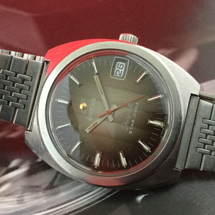 * Enicar Sherpa D 600 Date -- Men's Wristwatch -- Late 1960s *